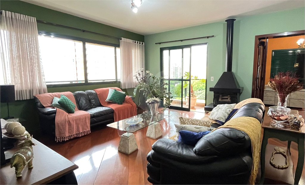 Apartamento à venda com 3 suítes em Moema, São Paulo, SP