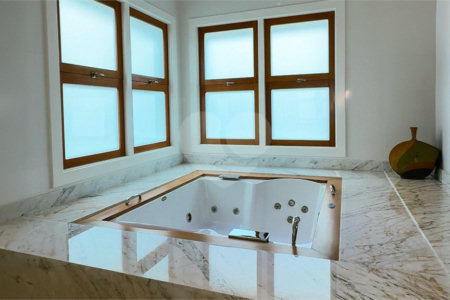 Casa à venda com 4 suítes no condomínio Halvétia Country Residencial, Indaiatuba - SP