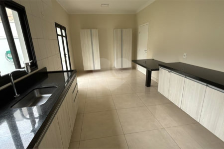 Casa à venda com 3 suítes no condomínio Residencial Maria Dulce, Indaiatuba - SP