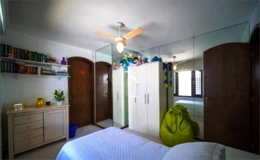 Casa à venda com 5 quartos, sendo 2 suítes,  em Jardim Everest, São Paulo, SP