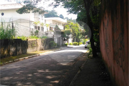 Casa à venda com 5 quartos, sendo 3 suítes, em Vila São Francisco, São Paulo, SP