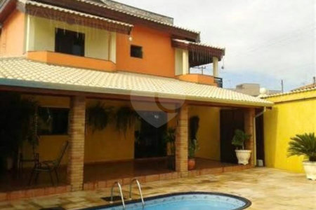 Casa à venda com 4 quartos, sendo 1 suíte, em Wanel Ville, Sorocaba, SP