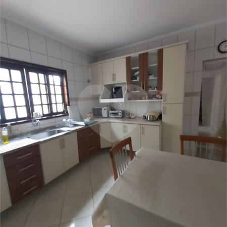 Sobrado à venda com 3 quartos, sendo 1 suíte,  em Vila Bernadotti, Mogi das Cruzes, SP
