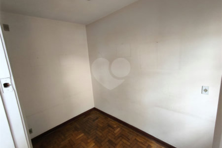 Sobrado à venda com 5 quartos, sendo 1 suíte, em Jardim Trussardi, São Paulo, SP