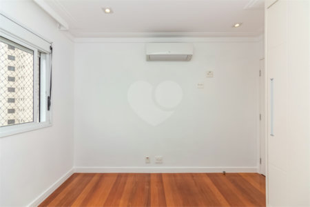 Apartamento à venda com 3 suítes em Alto da Boa Vista, São Paulo, SP
