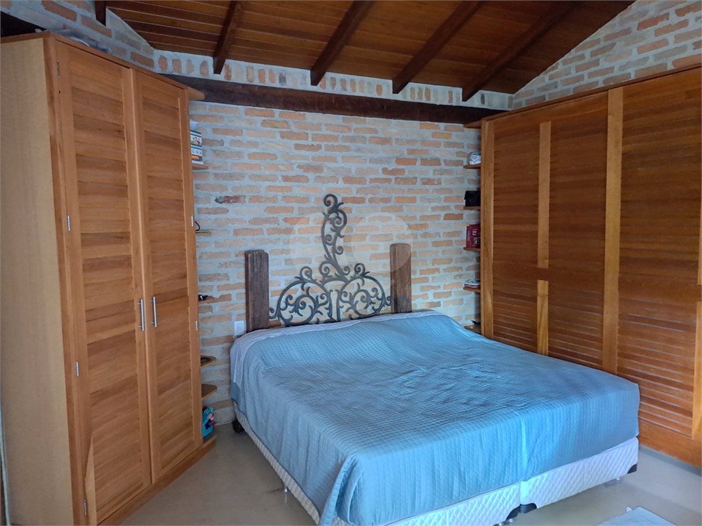 Casa à venda ou para alugar com 3 quartos, sendo 1 suíte,  no condomínio Parque Petrópolis 4 Secção, Mairiporã - SP