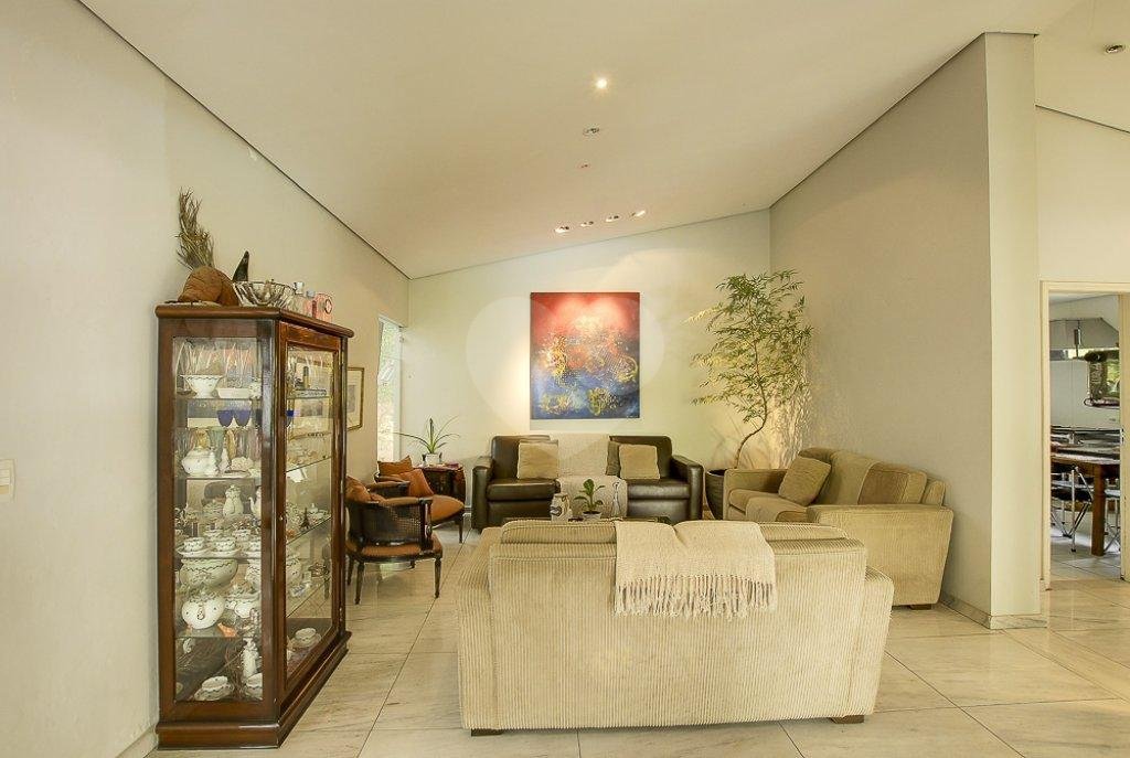 Casa à venda com 5 suítes em Vila Tramontano, São Paulo, SP