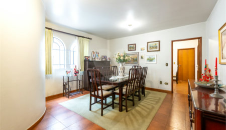 Casa à venda com 4 quartos, sendo 2 suítes,  em Campo Belo, São Paulo, SP