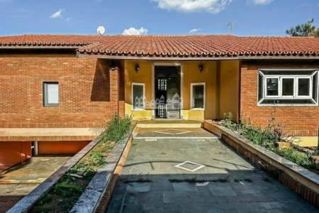 Casa à venda com 4 suítes em Vila Petrópolis, Atibaia, SP