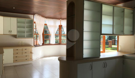 Casa à venda com 5 quartos, sendo 4 suítes,  no condomínio Cantareira, Mairiporã - SP