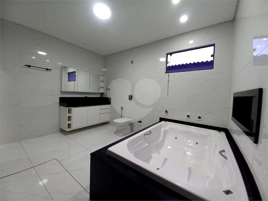 Casa à venda com 3 quartos, sendo 1 suíte,  em Vila Santa Catarina, Dourados, MS