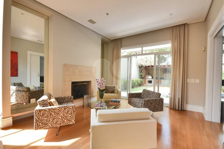 Casa impecável em terreno de 546m2