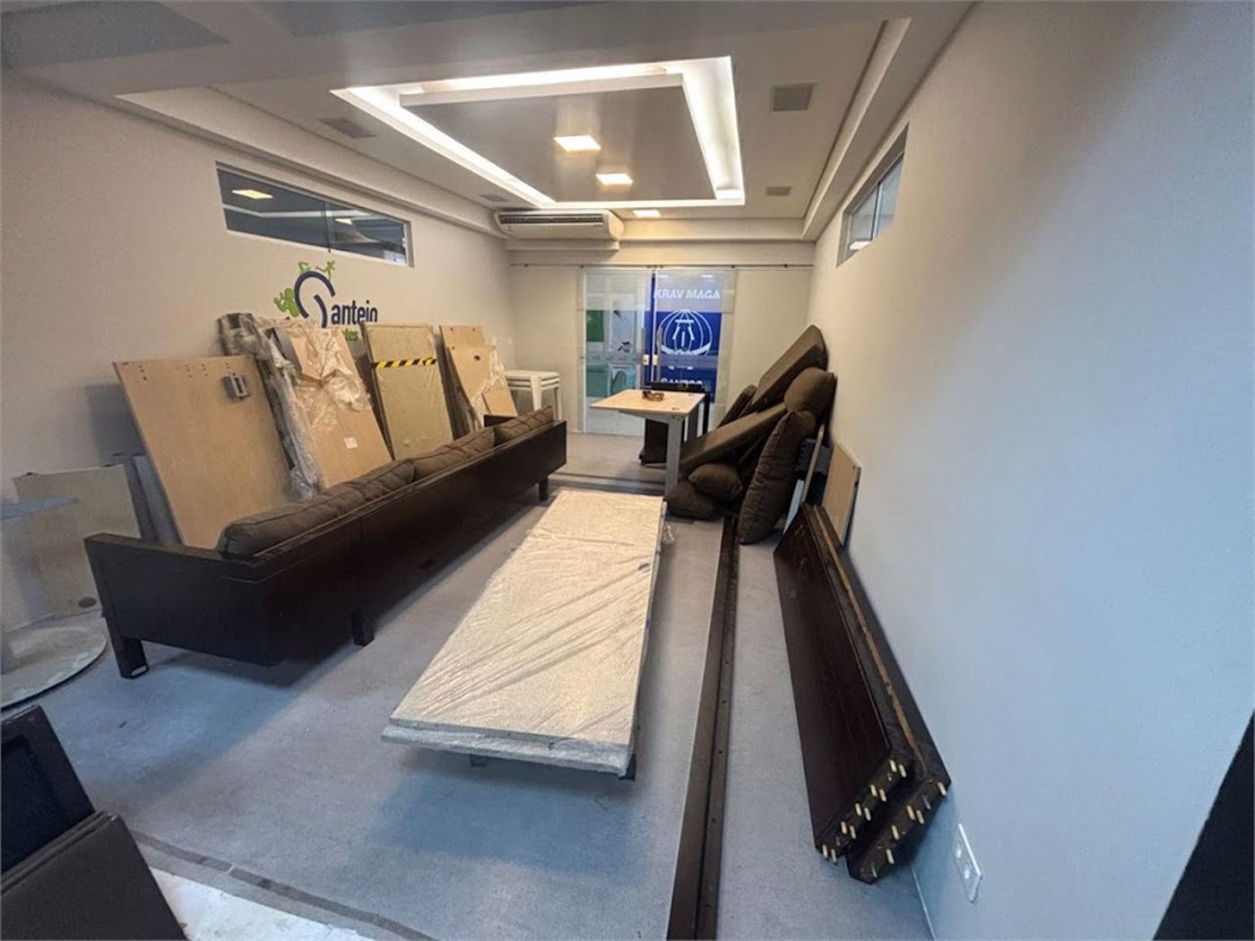 Sala Comercial para venda e locação, Estuário, Santos - SA0057.