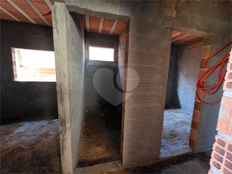 Casa térrea 3 dormitório 1 suíte com closet à venda no Condomínio Vileneuve,