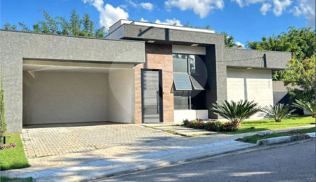 Casa à venda com 3 suítes no condomínio Shamballa 1, Atibaia - SP