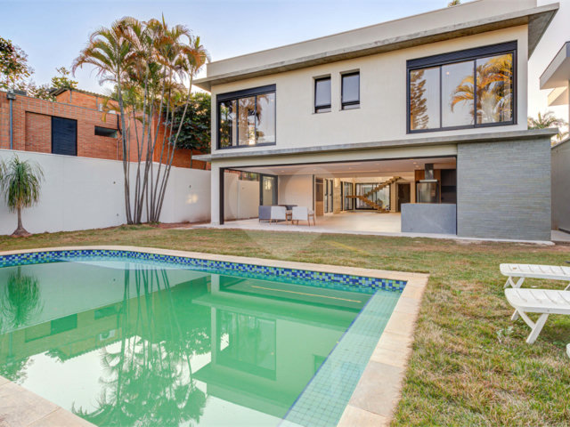 Casa à venda com 3 suítes em Granja Julieta, São Paulo, SP