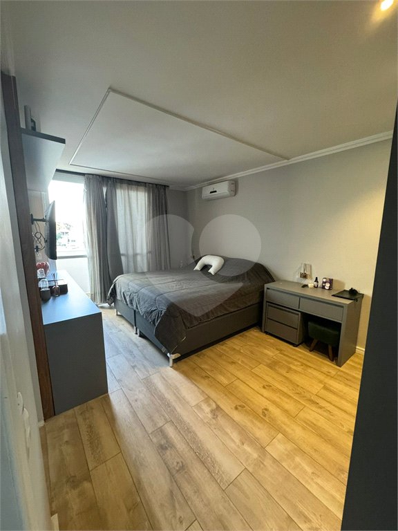 Casa à venda com 3 quartos, sendo 1 suíte, no condomínio Residencial Vegas, São Paulo - SP