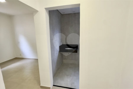 Casa à venda com 3 quartos, sendo 1 suíte, no condomínio Brasil, Atibaia - SP