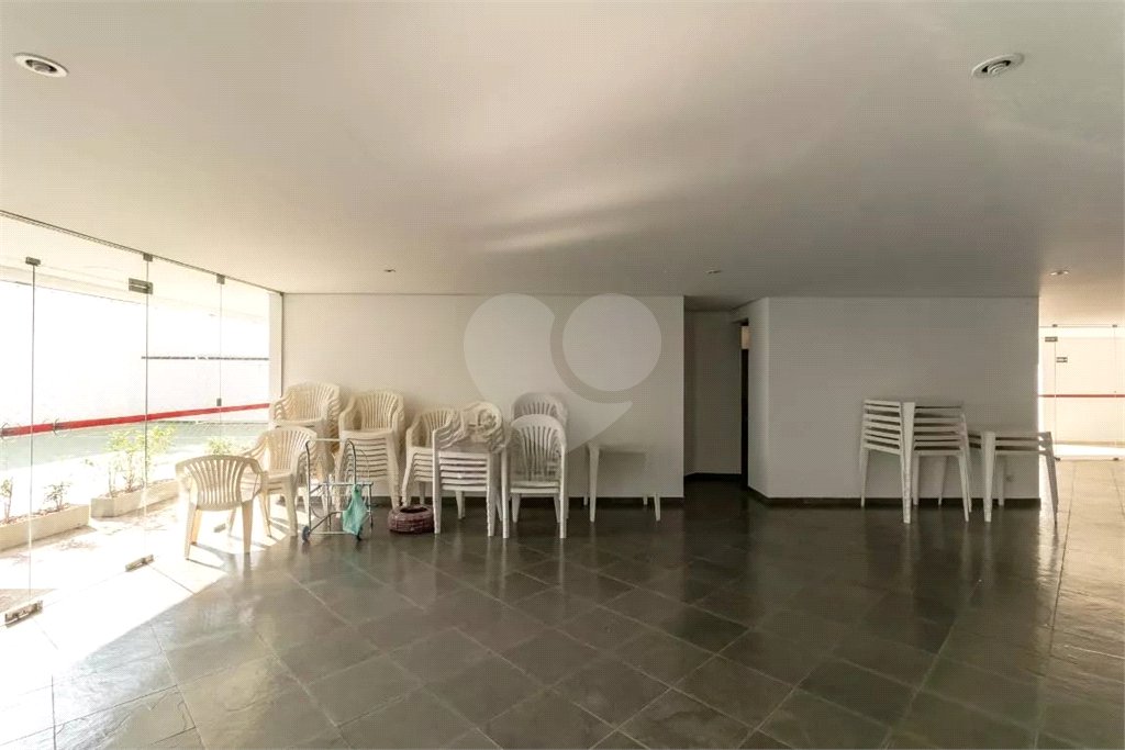 Apartamento à venda com 3 quartos, sendo 1 suíte,  em Moema, São Paulo, SP