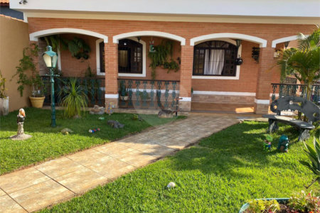 Casa à venda com 3 quartos, sendo 1 suíte, no Centro, Bom Jesus dos Perdões, SP