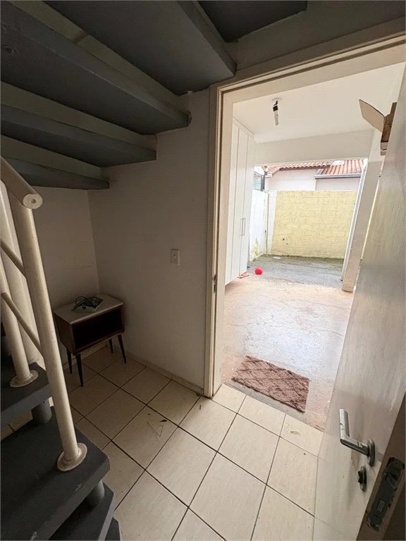 Casa à venda com 3 quartos, sendo 1 suíte, no condomínio New Village, Cotia - SP
