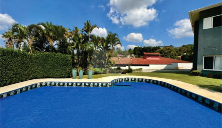 Casa à venda com 4 quartos, sendo 2 suítes,  no condomínio Granja Vianna II, Cotia - SP