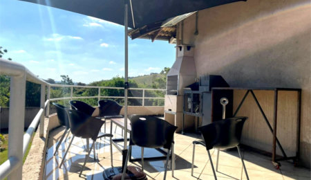 Casa à venda com 5 quartos, sendo 3 suítes, no condomínio Flamboyant, Atibaia - SP