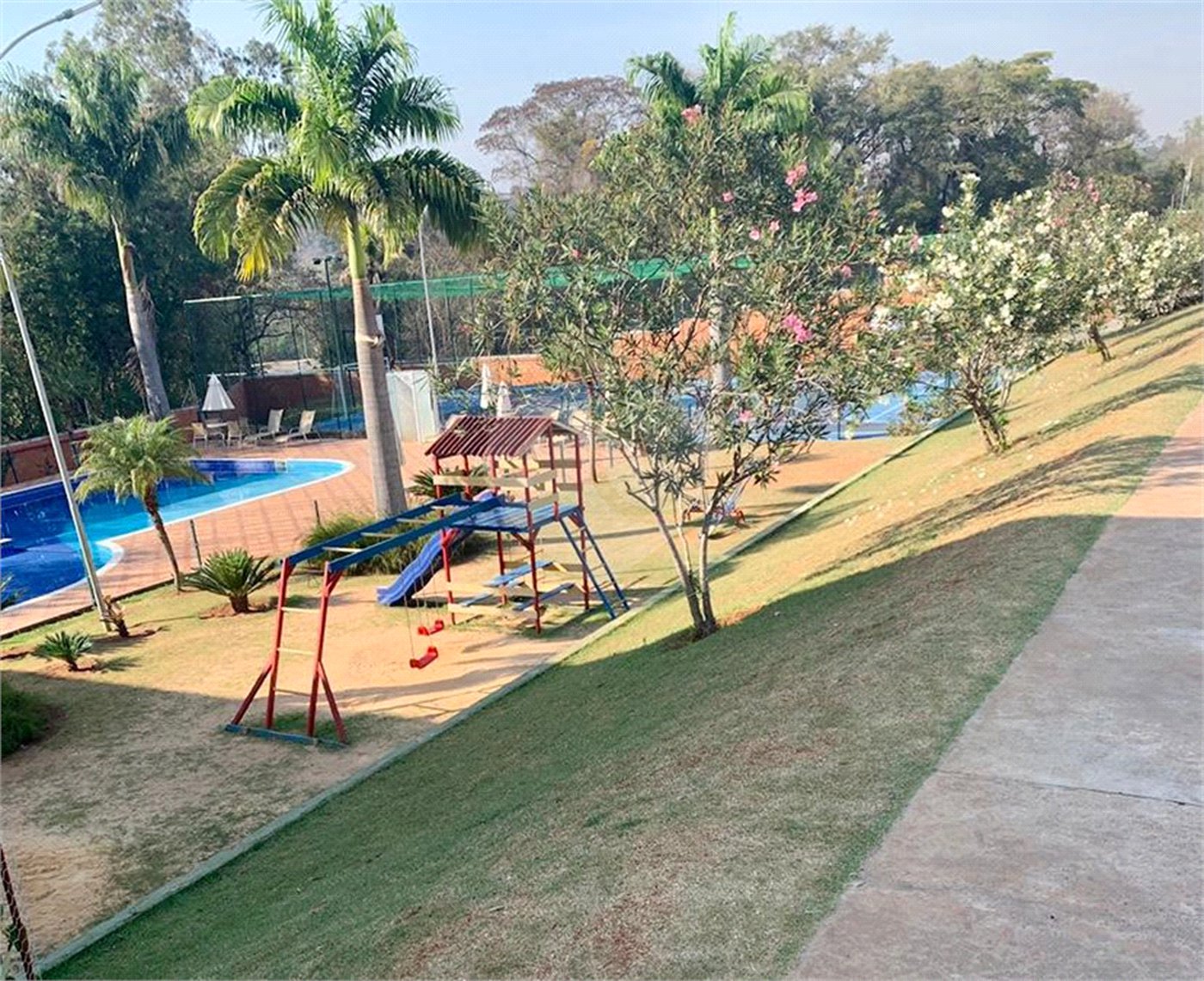 Casa à venda com 3 quartos, sendo 1 suíte, no condomínio Village Moutonnée, Salto - SP
