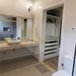 Casa à venda com 3 suítes no condomínio Figueira Garden, Atibaia - SP