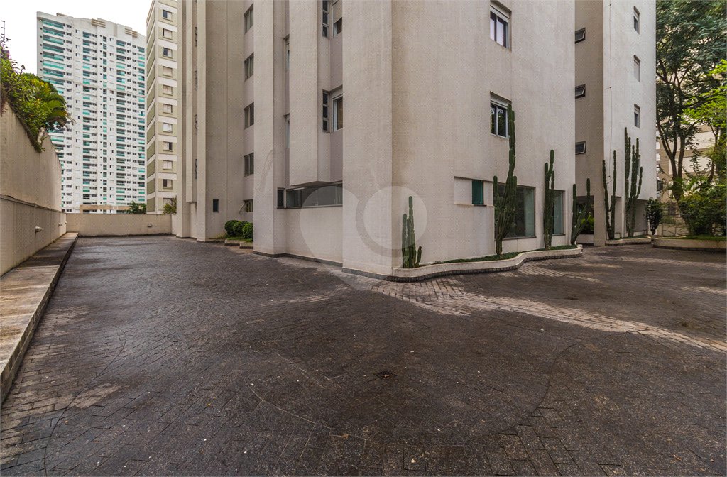 Apartamento à venda com 3 quartos, sendo 1 suíte, em Santo Amaro, São Paulo, SP