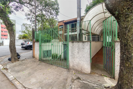 Sobrado à venda com 3 quartos, sendo 1 suíte, em Real Parque, São Paulo, SP