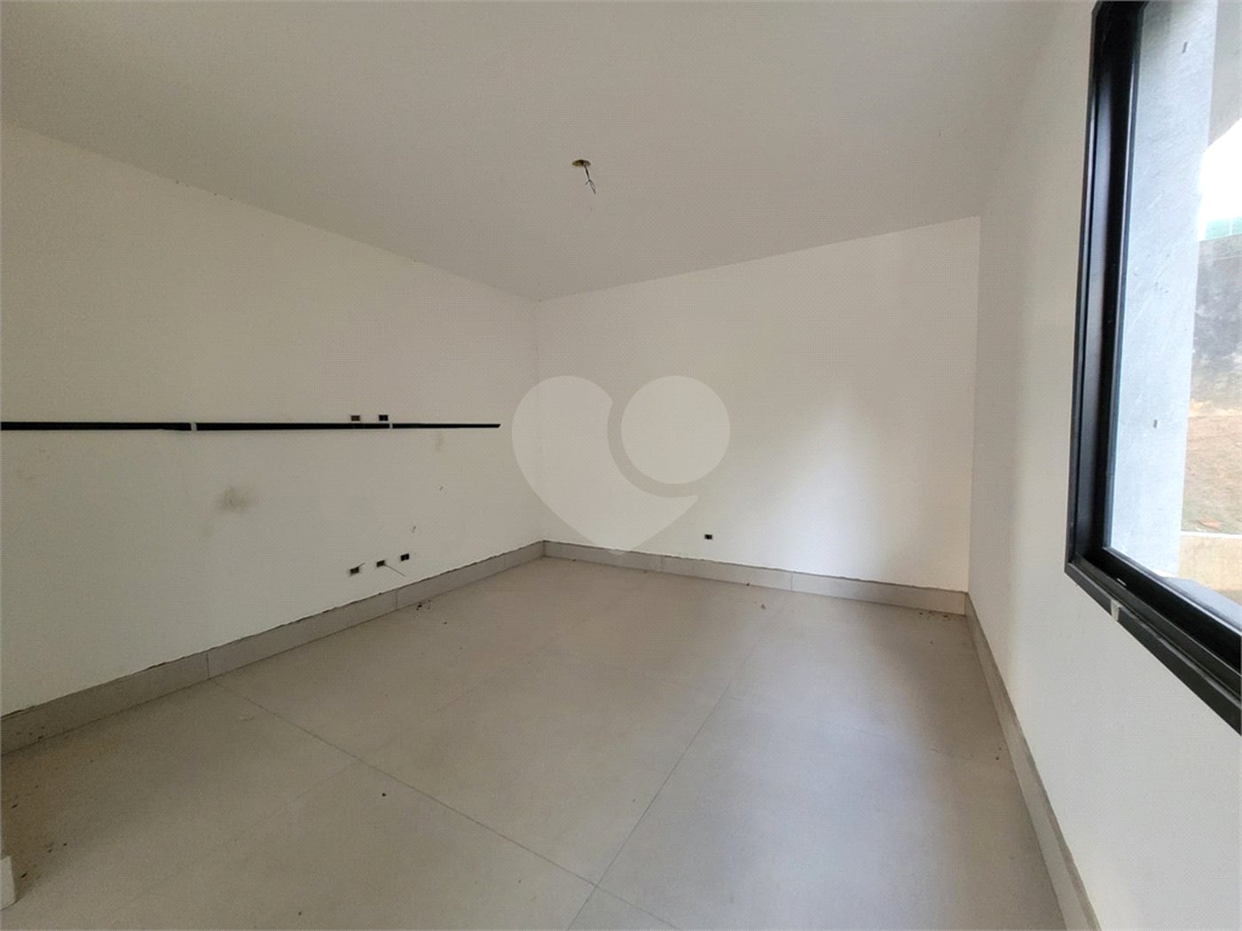 Casa à venda com 6 quartos, sendo 4 suítes, no condomínio Suíça da Cantareira, Mairiporã - SP