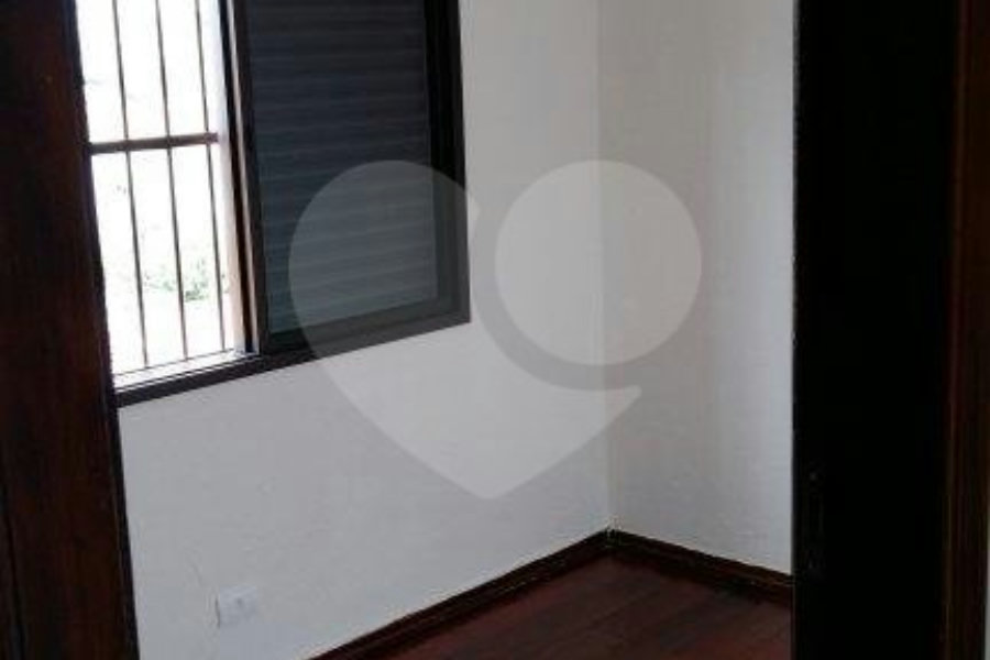 Sobrado à venda com 4 quartos, sendo 1 suíte, em Vila Nova Cachoeirinha, São Paulo, SP