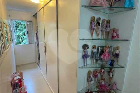 Casa à venda com 3 quartos, sendo 1 suíte, no condomínio Residencial Villagio Vitória, Guarulhos - SP