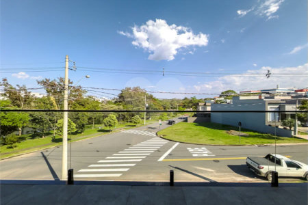 Indaiatuba - Condomínio Milano - Sobrado - 350 m² de terreno - 240 m² de área construída - 4 vagas de garagem, sendo 2 cobertas - Salas de estar e jantar integradas - 3 suítes com closet e varanda no pavimento superior - Escritório no térreo - Espaço gourmet com churrasqueira - Banheiro externo