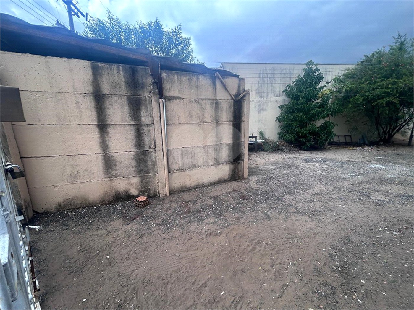 Terreno já cimentado a venda no Jockey Club