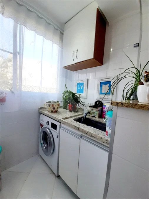 Apartamento com 2 quartos e 1 banheiro