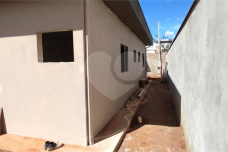 Casa à Venda no bairro Parque dos Flamboyants em São Carlos/SP