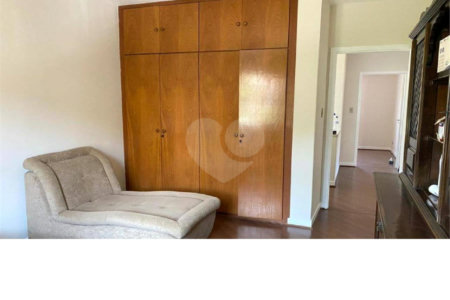 Sobrado à venda com 4 quartos, sendo 1 suíte, em Parque Jabaquara, São Paulo, SP