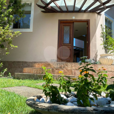 Casa à venda com 4 quartos, sendo 2 suítes, em Ubatiba, Maricá, RJ
