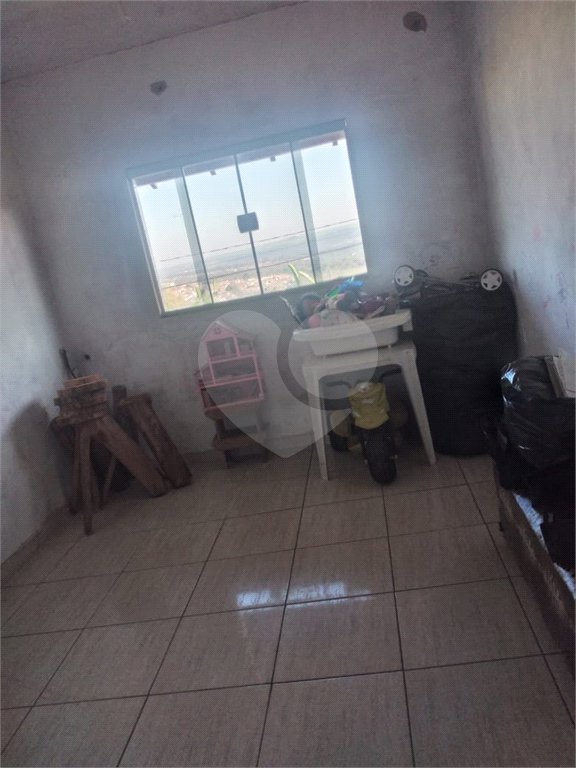 Sobrado 3 quartos e área comercial em baixo.