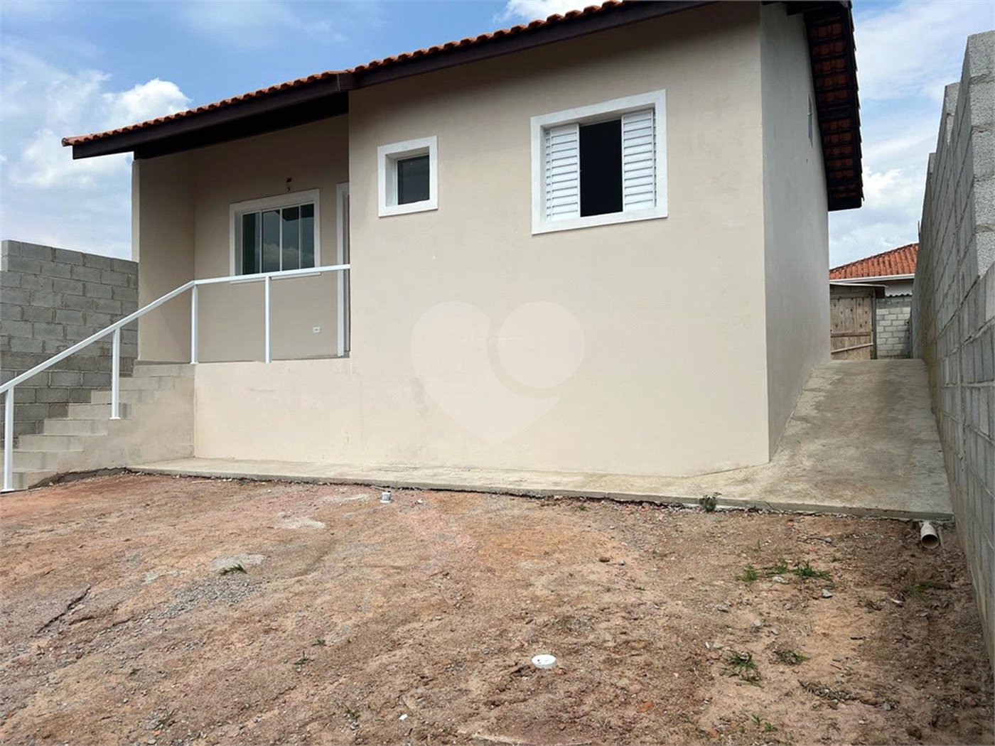 Casa à venda com 2 quartos, sendo 1 suíte, em Vila Vilma (mailasqui), São Roque, SP