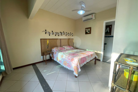 Casa em condomínio à venda com 3 quartos, sendo 2 suítes, em João Fernandes, Armação dos Búzios, RJ