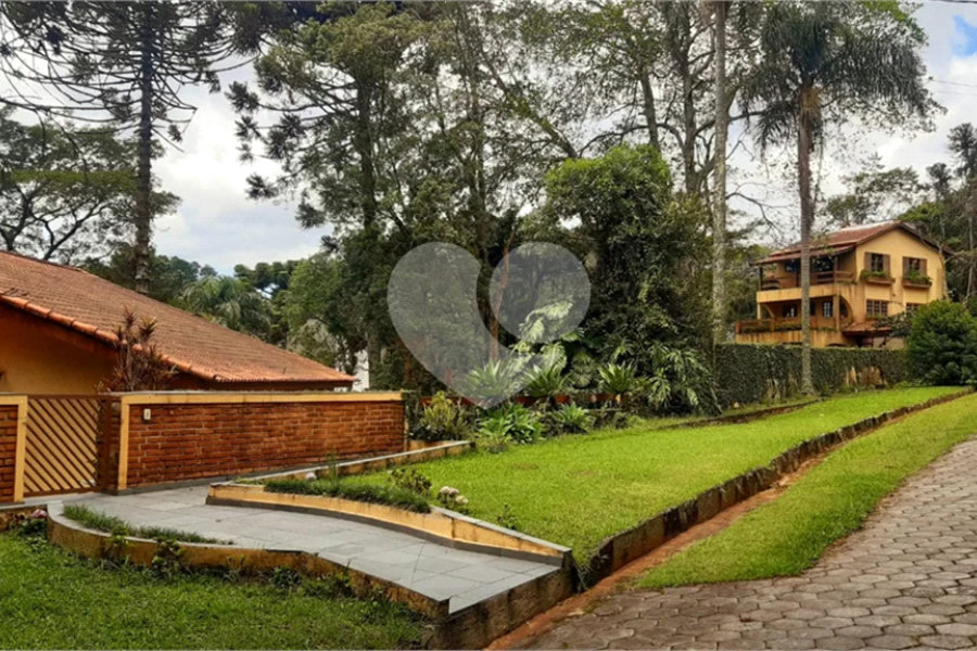 Casa à venda com 3 quartos, sendo 1 suíte, no condomínio Jardim da Monntanha II, Mairiporã - SP