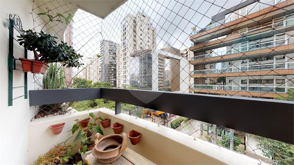 Apartamento à venda com 3 quartos, sendo 1 suíte, em Vila Olímpia, São Paulo, SP