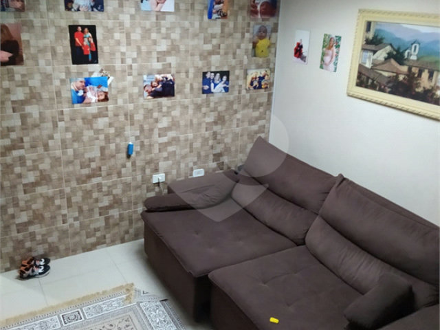 Sobrado à venda com 3 quartos, sendo 1 suíte,  em Cidade Tiradentes, São Paulo, SP