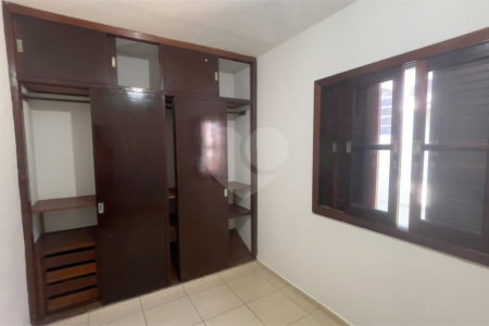 Sobrado à venda com 4 quartos, sendo 1 suíte,  em Jardim Ester Yolanda, São Paulo, SP