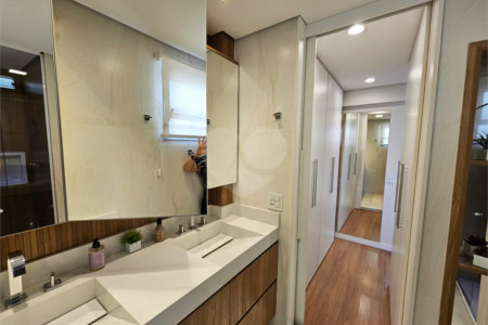 Apartamento à venda com 3 quartos, sendo 1 suíte, em Santo Amaro, São Paulo, SP