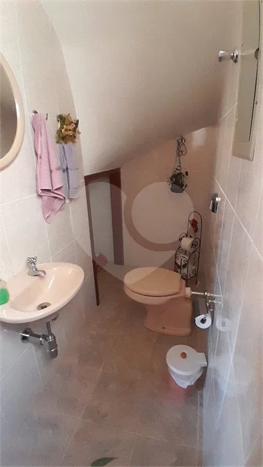 Sobrado à venda com 3 quartos, sendo 1 suíte, em Vila Isabela, Campos do Jordão, SP