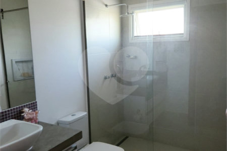 Casa à venda com 4 quartos, sendo 3 suítes, no condomínio Terras de Mont Serrat, Salto - SP